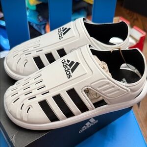 Adidas Kids Black and White Water Shoes BRAND NEW SIZE 2 with box